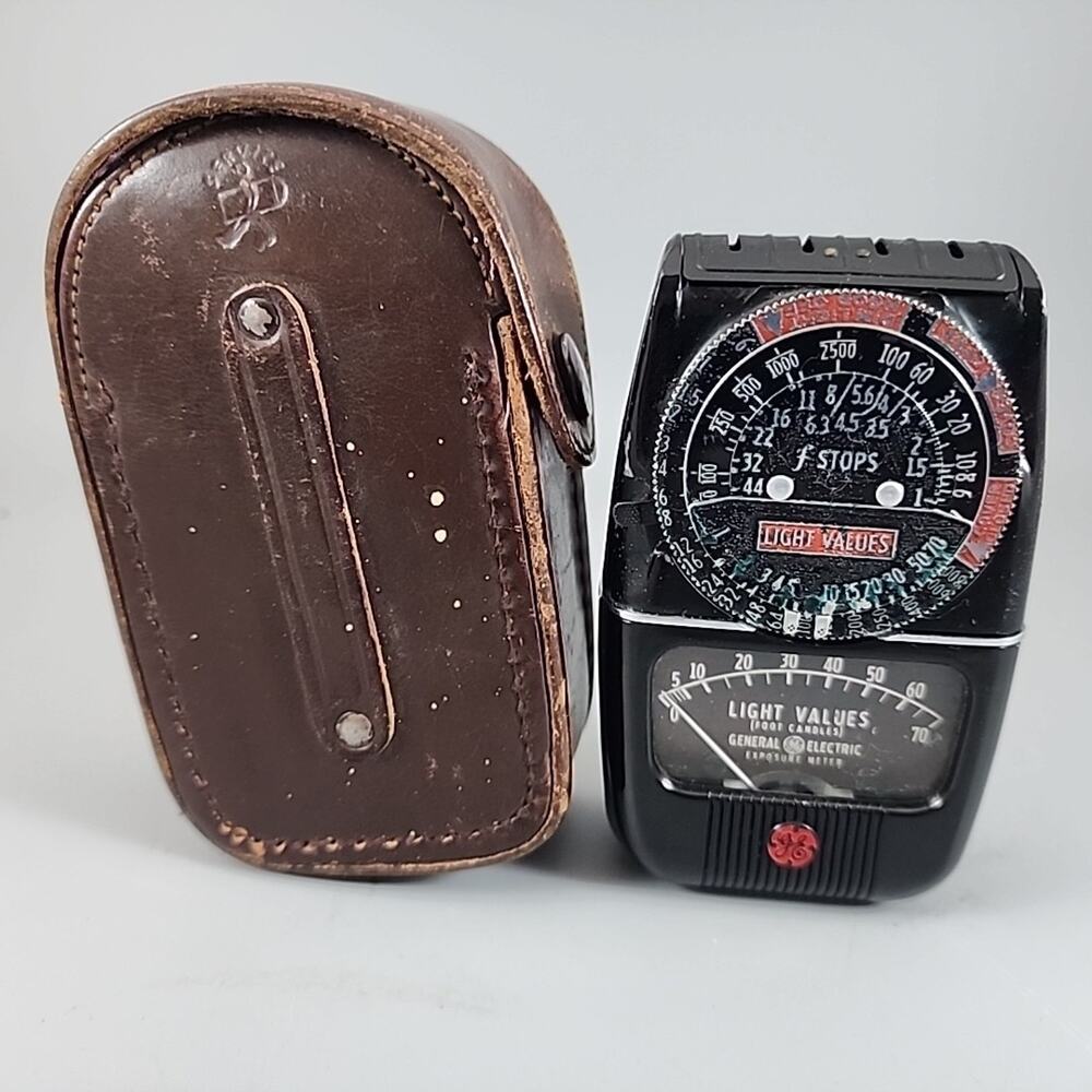 Vintage General Electric GE Exposure Light Meter Type DW-48 w/Leather Case